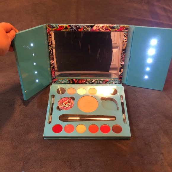 Ed Hardy makeup palette - Picture 4 of 7
